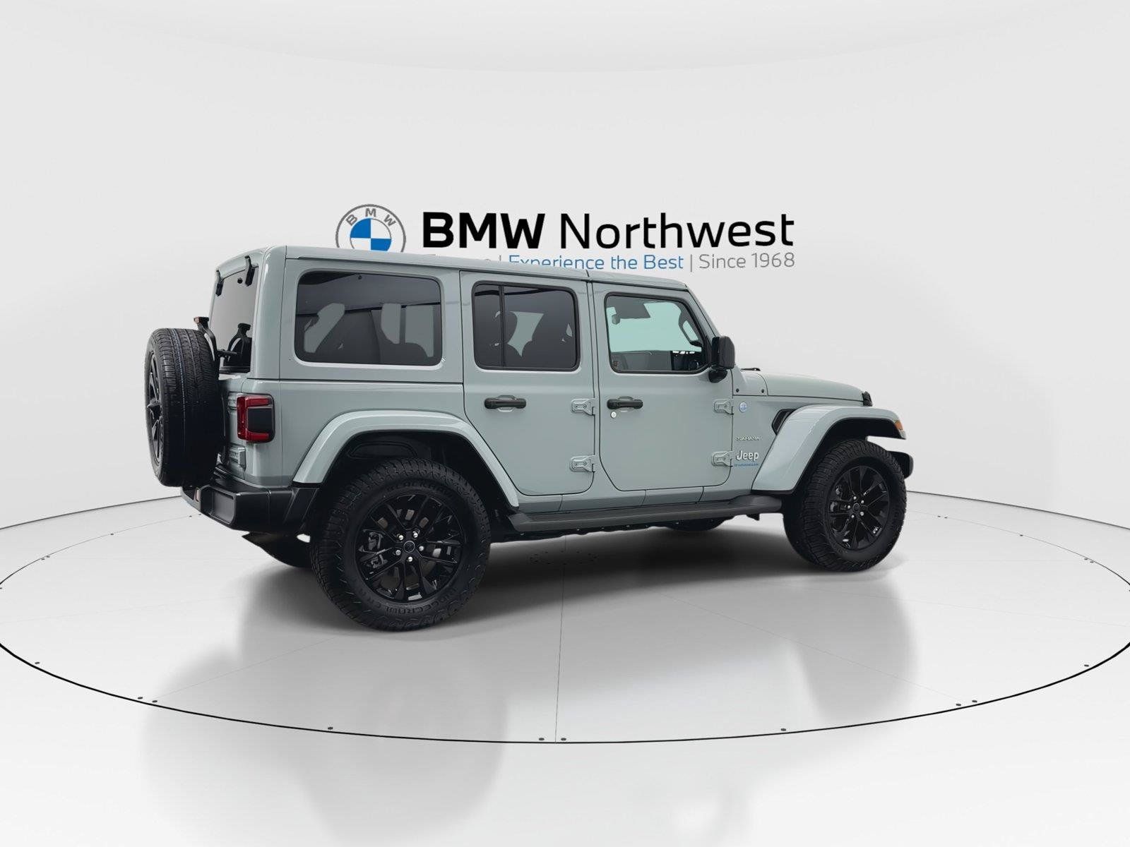 Used 2024 Jeep Wrangler Unlimited Sahara AWD/4WD image 4