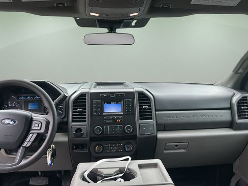 Used 2020 Ford F250 XL w/ Power Equipment Group RWD image 9