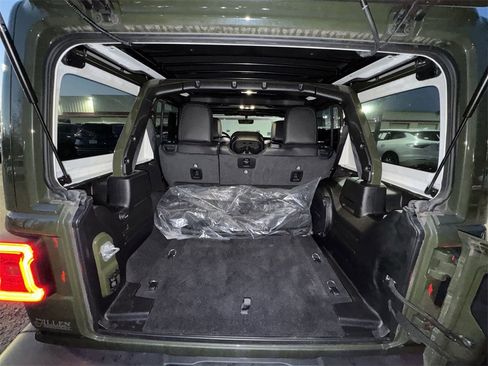 Used 2021 Jeep Wrangler Unlimited Sahara image 24