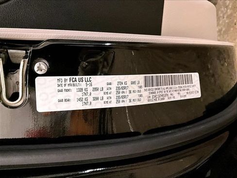 Used 2017 Chrysler Pacifica Touring w/ Tire & Wheel Group FWD image 33
