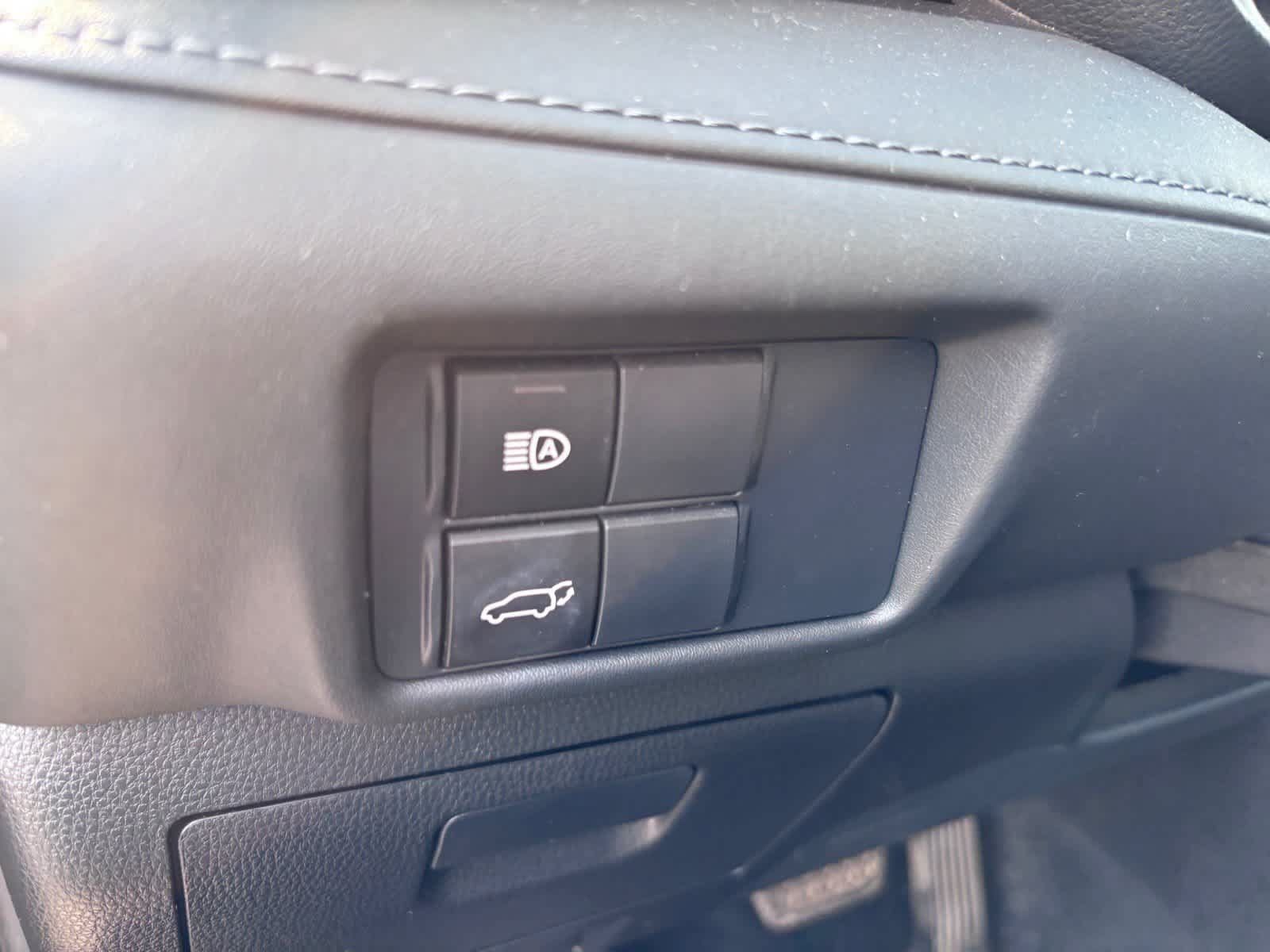 Used 2021 Toyota Highlander XLE FWD image 17