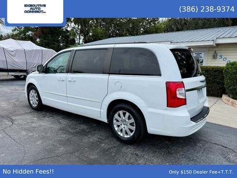 Used 2016 Chrysler Town & Country LX FWD image 7