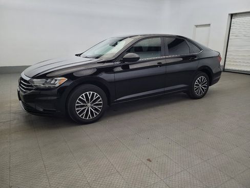 Used 2019 Volkswagen Jetta SE w/ Cold Weather Package FWD image 2