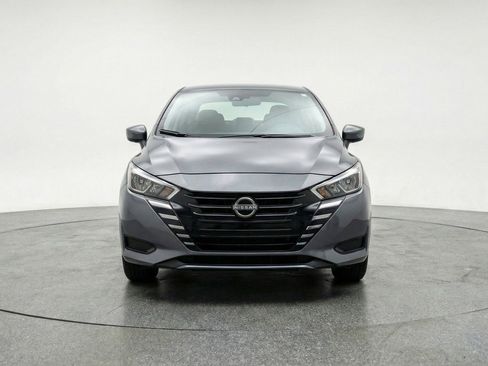 Used 2025 Nissan Versa SV image 2