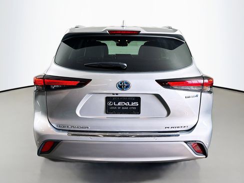 Used 2024 Toyota Highlander Platinum image 6