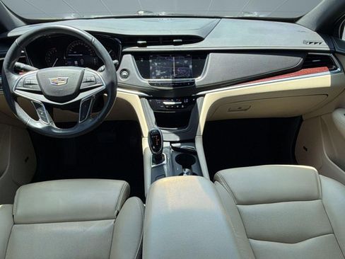 Used 2017 Cadillac XT5 Luxury FWD image 12