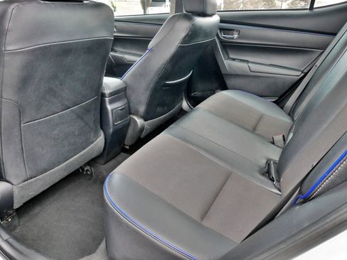 Used 2017 Toyota Corolla SE w/ SE Premium Package image 18