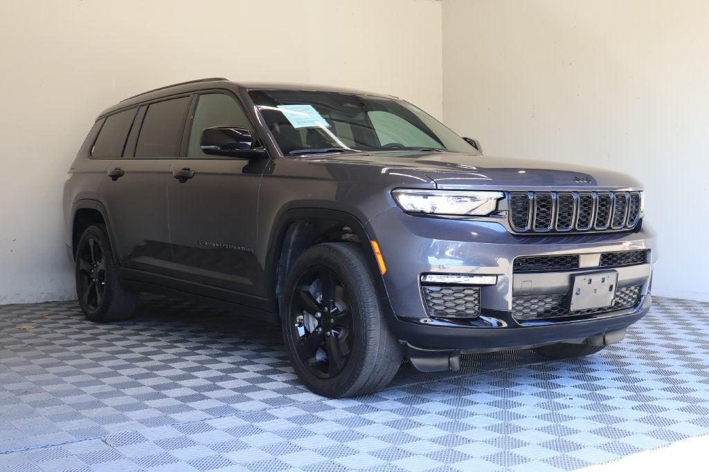 Used 2024 Jeep Grand Cherokee L Limited w/ Black Appearance Package AWD/4WD image 6