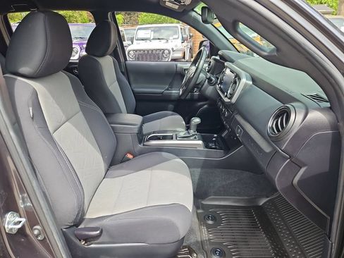 Used 2021 Toyota Tacoma TRD Off-Road w/ Technology Package AWD/4WD image 16