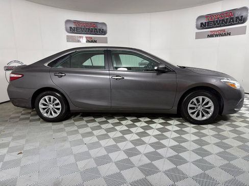 Used 2016 Toyota Camry LE image 2