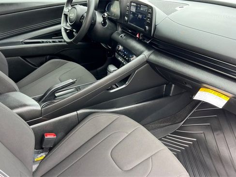 Used 2025 Hyundai Elantra Sport image 19