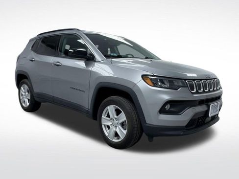 Used 2022 Jeep Compass Latitude w/ Convenience Group AWD/4WD image 2