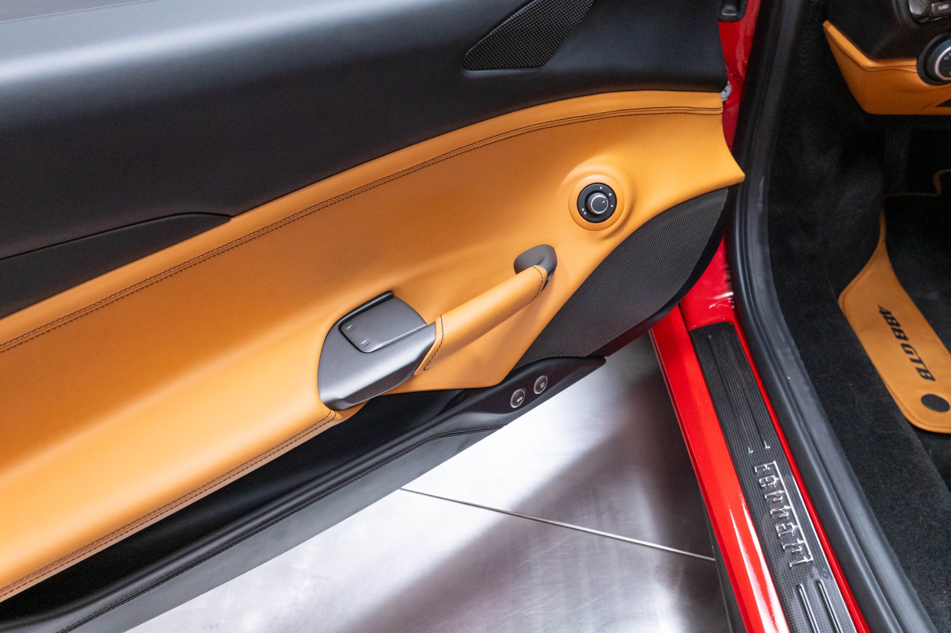 Used 2016 Ferrari 488 GTB RWD image 8