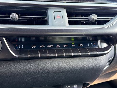 Used 2024 Lexus UX 250h AWD w/ Premium Package image 22