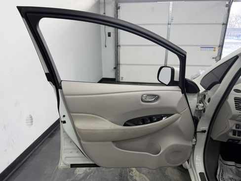 Used 2012 Nissan Leaf SV image 11