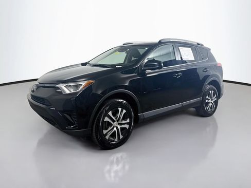 Certified 2018 Toyota RAV4 LE FWD image 3