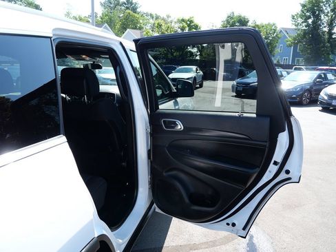 Used 2018 Jeep Grand Cherokee Laredo AWD/4WD image 33