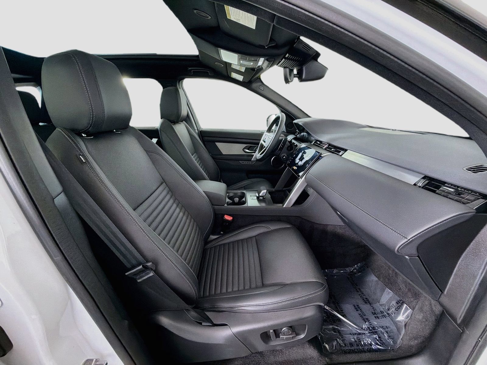Certified 2025 Land Rover Discovery Sport Dynamic SE AWD/4WD image 33