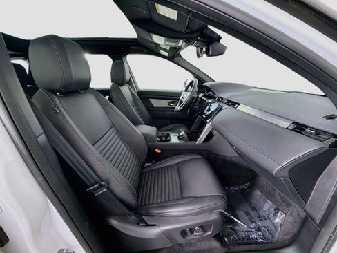 Certified 2025 Land Rover Discovery Sport Dynamic SE AWD/4WD image 33