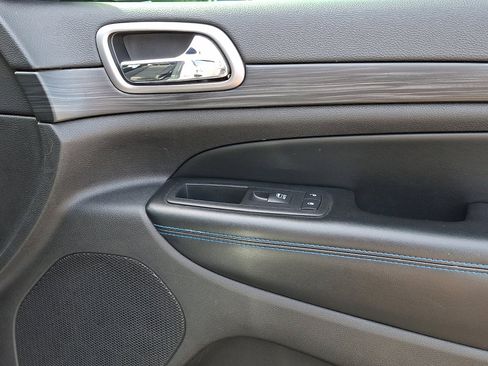 Used 2019 Jeep Grand Cherokee Laredo image 9