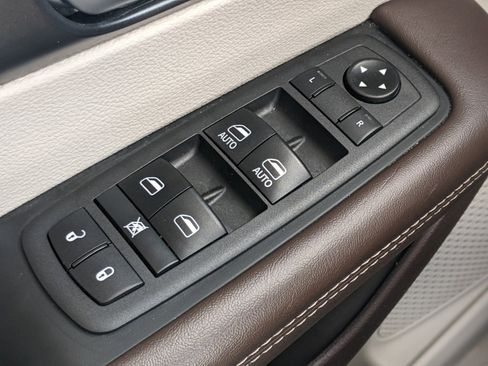 Used 2021 Chrysler Pacifica Touring-L image 18