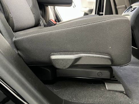 Used 2025 Chevrolet Blazer LT FWD image 18