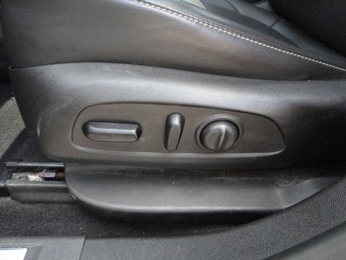 Used 2021 GMC Acadia SLT w/ Premium Package image 12