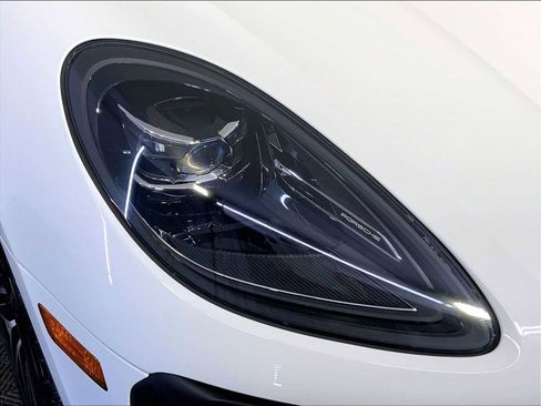 Certified 2023 Porsche Macan Turbo image 12