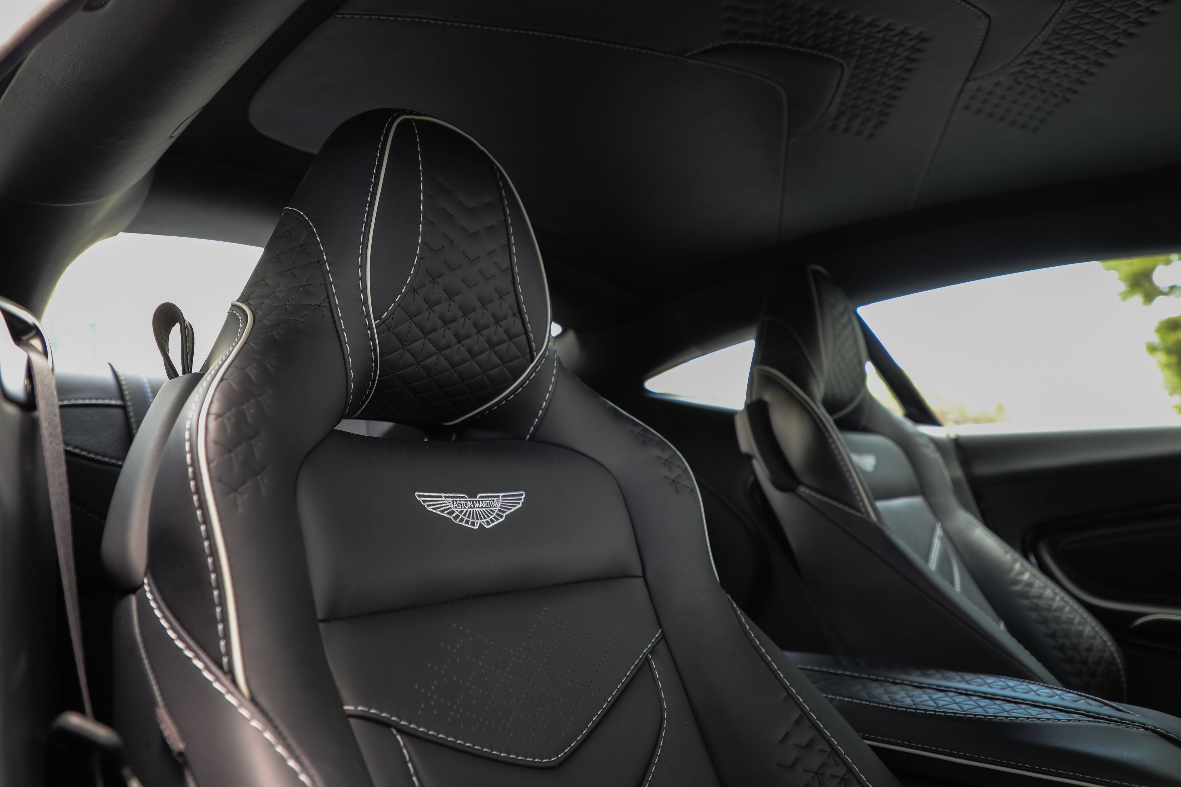 Used 2023 Aston Martin DBS Coupe RWD image 17