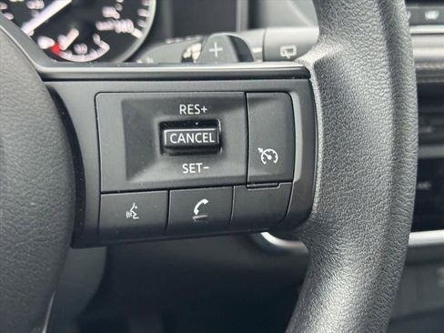 Certified 2024 Nissan Rogue S FWD image 17