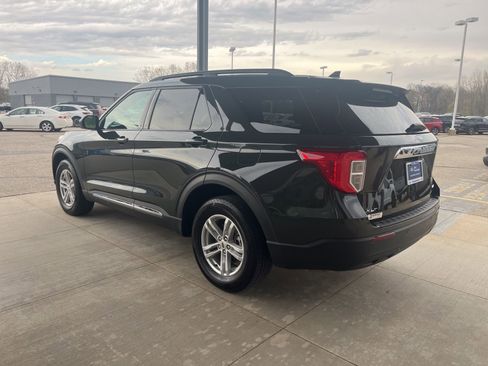 Certified 2024 Ford Explorer XLT AWD/4WD image 3