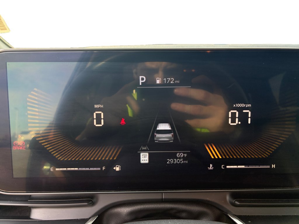 Used 2025 Kia Carnival FWD image 22