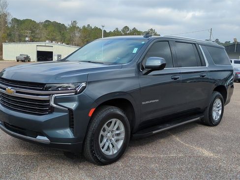 Used 2021 Chevrolet Suburban LT image 1