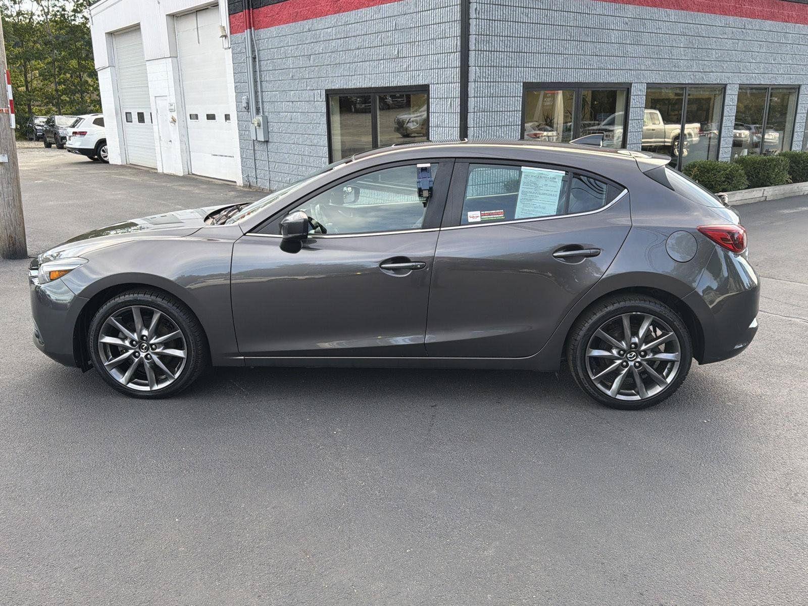 Used 2018 MAZDA MAZDA3 Grand Touring w/ Premium Equipment Package FWD image 2