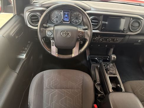 Used 2017 Toyota Tacoma TRD Sport w/ Tow Package (A/T) AWD/4WD image 26