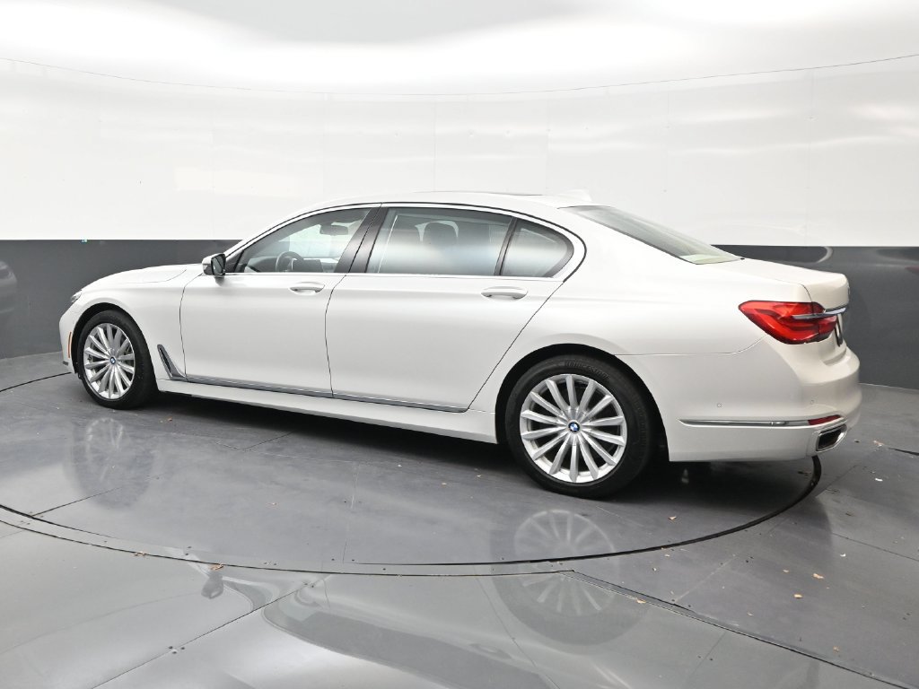 Used 2019 BMW 740i w/ Executive Package RWD image 8