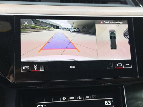 Used 2024 Audi Q8 e-tron Premium Plus image 26