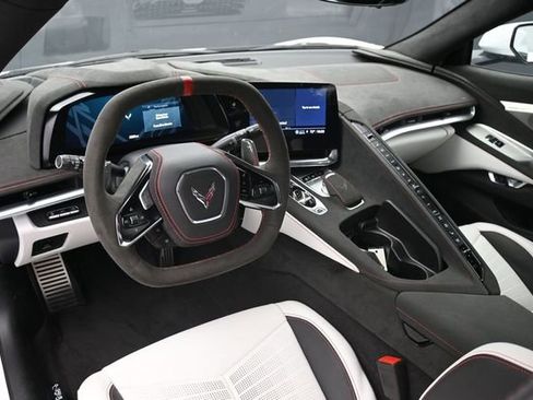 Used 2023 Chevrolet Corvette Stingray Premium Conv w/ Z51 Performance Package RWD image 12