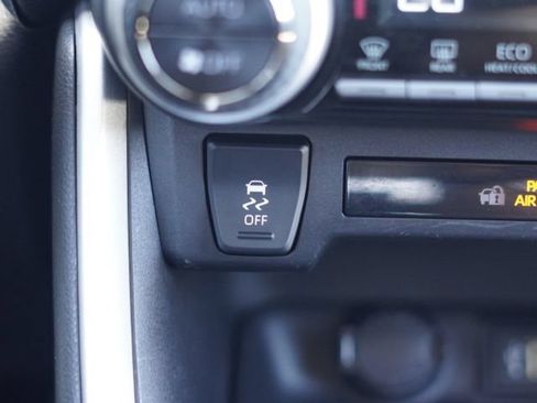 Used 2024 Toyota RAV4 LE AWD/4WD image 31