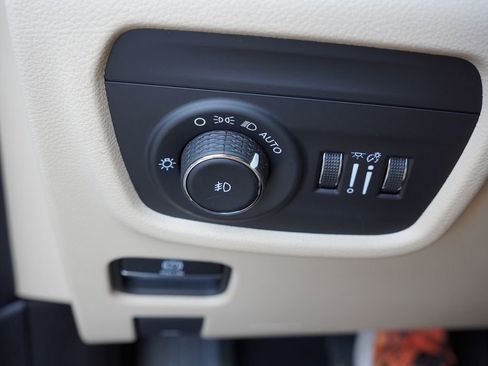 Certified 2022 Jeep Grand Cherokee L Limited AWD/4WD image 28