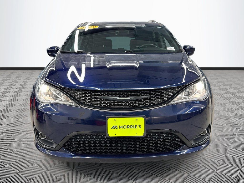 Used 2019 Chrysler Pacifica Touring Plus w/ S Appearance Package FWD image 2