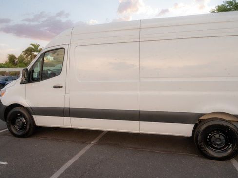 Used 2025 Mercedes-Benz Sprinter 2500 image 5