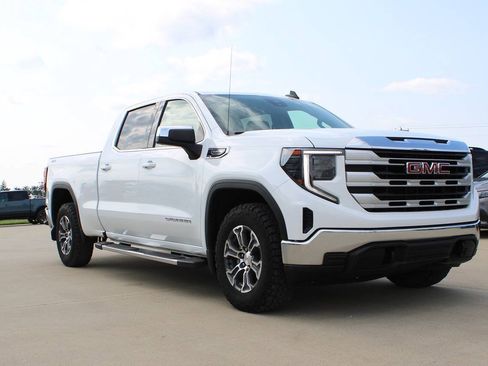 Used 2023 GMC Sierra 1500 SLE AWD/4WD image 3
