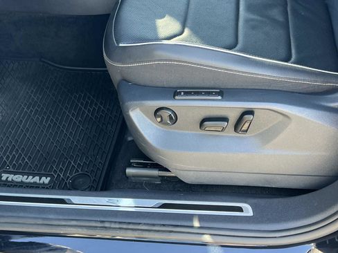 Certified 2023 Volkswagen Tiguan SEL R-Line image 20