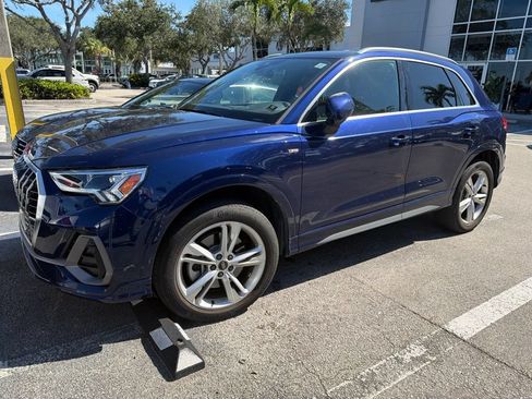 Certified 2023 Audi Q3 2.0T Premium w/ Convenience Package AWD/4WD image 2