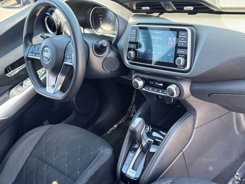 Used 2018 Nissan Kicks SV FWD image 9