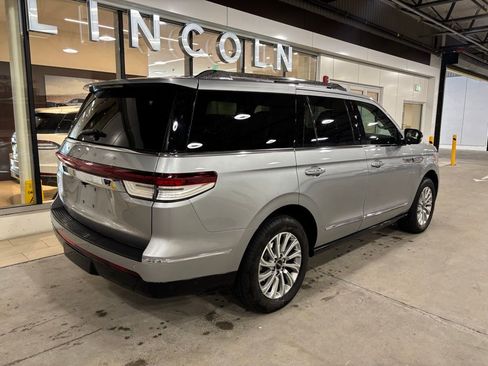 Used 2022 Lincoln Navigator 4WD image 4