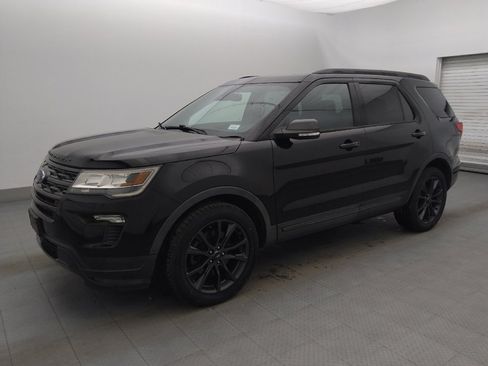 Used 2018 Ford Explorer XLT w/ Equipment Group 202A image 2