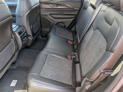 New 2025 Jeep Grand Cherokee Altitude image 26