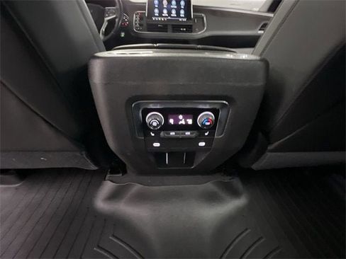 Used 2021 Chevrolet Suburban Z71 w/ Luxury Package image 21